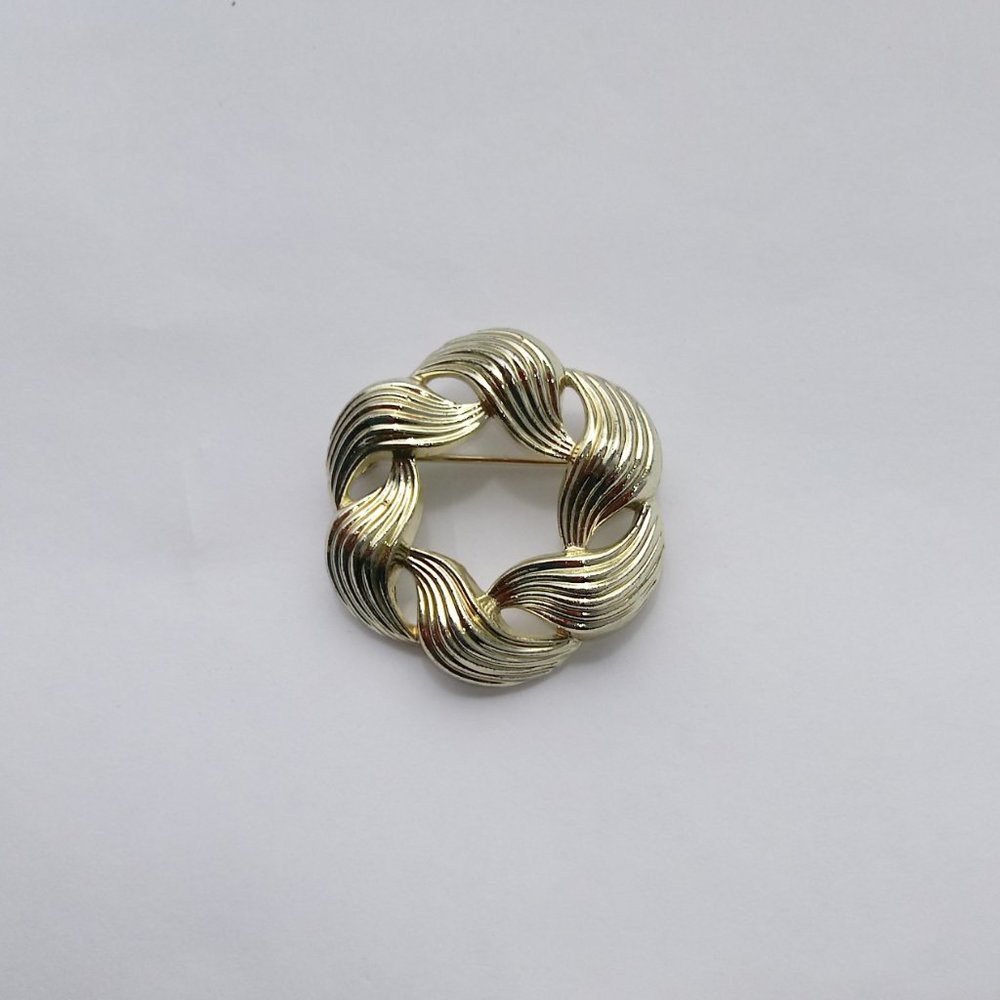 WAVY SILVER COSTUME LAPEL PIN BROOCH 1-3/4"